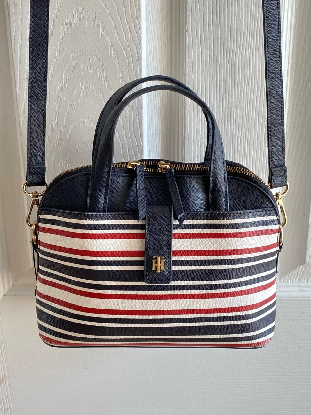 Tommy Hilfiger Jaden Satchel good condition clean interior medium size beautiful